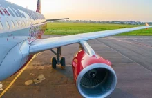 Rosja: pasażer otworzył drzwi samolotu, dusił się z gorąca