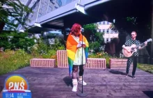 W TVP2 piosenkarka w tęczowej fladze z dedykacją dla LGBT