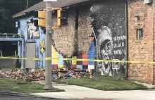 USA: Mural honorujący Georga Floyda zniszczony. Trafił go piorun.