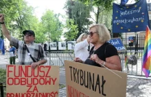 "Obawiamy się, że polski rząd jest na drodze do polexitu". Eurodeputowany...