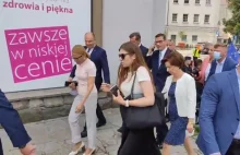 Kolejna zakłócona wizyta Morawieckiego. "Łapy precz od naszych dzieci"