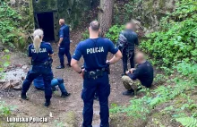 Zgubili się w MRU i wpadli tam do studni... trzech mężczyzn szukała policja