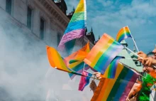 Kampanie dezinformacyjne wobec osób LGBTI+. "Odwracają...