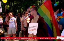 Dziś jest jednym z "żołnierzy" "Wiadomości". W 2015 r. relacjonował paradę LGBT.