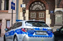 Całodobowy patrol pod siedzibą PiS w Krakowie