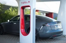 Używana Tesla jak drukarka? Zepsuta tuż po gwarancji, 80 km zasięgu