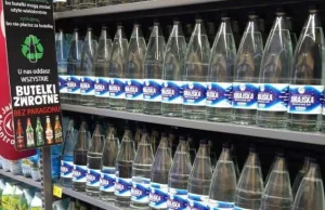 Carrefour wprowadza wodę w szklanych litrowych butelkach