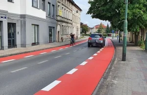 Czerwone trasy rowerowe w Białogardzie wzbudziły niepokój wśród kierowców....