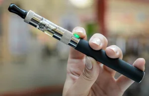 Palacze e-papierosów są narażeni na ciężkie uszkodzenia płuc a nawet przeszczepy