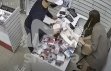 Wszedł do sex shopu z nożem! Pracownica pobiła złodzieja sztucznym penisem
