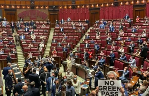 Partia Bracia Włosi zakłócili obrady dot. wprowadzenia paszportów sanitarnych