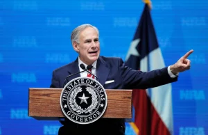 Gov. Abbott zapowiada karać samorządy które chcą wprowadzać ograniczenia COVID