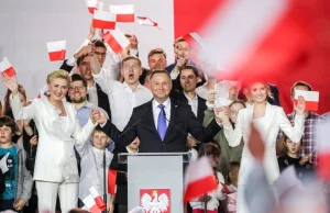 Andrzej Duda „daje serduszko” Roxie Węgiel.