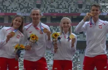 Polscy biegacze odebrali złote medale! Wzruszające chwile na stadionie w Tokio