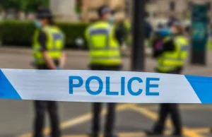 Policja w UK wnosi zarzuty tylko w przypadku 7% brutalnych przestępstw i..