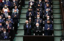 Podwyżki dla posłów i ministrów. Polacy w większości przeciwni