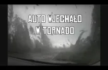 Auto Wjeżdża w Tornado na Białorusi