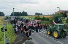 Rolnicy rozpoczęli blokadę dróg. "To jest wojna o wieś" [ZDJĘCIA