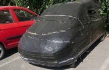 Zafoliowany samochód odholowany. Akcja Straży Miejskiej w Poznaniu