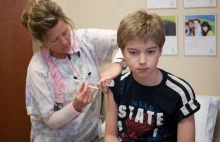 Rządy Walii i Anglii akceptują szczepienia 16 i 17-latków