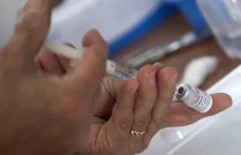 Tempo szczepień drastycznie spadło - rząd sprzedaje szczepionki