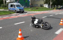 Wypadek na Ursynowie. Motocyklista zderzył się z busem firmy kurierskiej