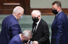 Wysokie stawki prezesa PiS. Tak Kaczyński kupuje posłów