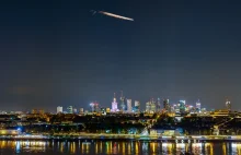 'Płonący samolot' nad Warszawą to akcja Red Bulla