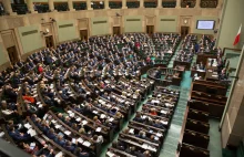 Sejm przyjął ustawę o zwiększeniu wydatków na służbę zdrowia. KO przeciw
