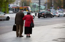 Podwyżki. Kilka tysięcy dla polityka. Dla emeryta 50 zł