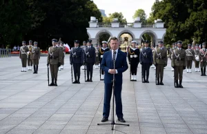 Co weekend defilada i piknik, codzienność to awarie, niedobory, brak szkoleń