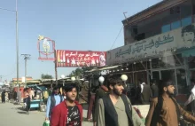 Talibowie weszli do Kabulu. Wprowadzono godzinę policyjną [RELACJA