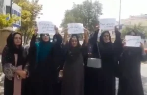 Afganistan. Pierwszy protest kobiet po przejęciu władzy przez talibów....