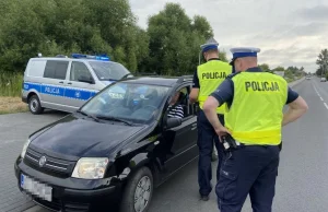 Kiedy policjant może przeszukać auto? W praktyce - kiedy chce. Ale jedno...