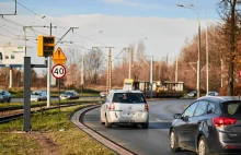 Na widok znaku D-51 Polacy niebezpiecznie hamują. A potem gaz i efekt kangura.