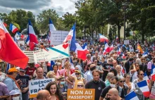 Francja: tłumy wyszły na ulice w obronie lekarza leczącego COVID-19 amantadyną