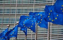 PE grozi Komisji Europejskiej.