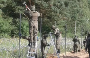 Wojsko buduje ogrodzenie na granicy z Białorusią