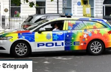 Brytyjska policja wprowadzi tęczowe radiowozy