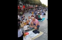 Nowa forma protestu. Francuzi piknikują przed zamkniętymi restauracjami