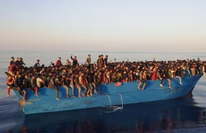 539 migrantów dotarło do Włoch na pokładzie jednej łodzi ...