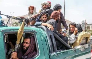 Afgańczycy przygotowują się do rządów szariatu. Radia zawieszają działalność