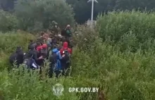 Morawiecki wysyła kolejne transporty z pomocą rzeczową na przejścia graniczne
