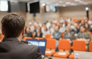 Na konferencji wirus odpoczywa. Rząd zwalnia z kwarantanny gości konferencji.