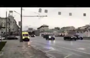 Tymczasem w Rosji: policja zatrzymuje ambulans, żeby przepuścić limuzynę Putina