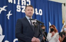 Sondaż: reformy ministra edukacji i nauki Przemysława Czarnka zmieniają szkołę..