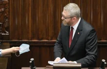 Koniec obowiązku noszenia maseczek na sali plenarnej Sejmu