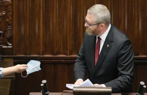 Koniec obowiązku noszenia maseczek na sali plenarnej Sejmu