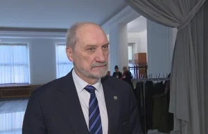 Macierewicz zaprezentował raport podkomisji smoleńskiej