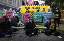 Aktywiści Greenpeace zablokowali ministerstwo. "Dziś będzie nieczynne"